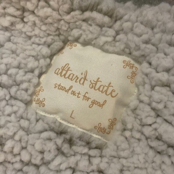 Altar'd State. Size Large. Faux Sherpa Lined. Plaid Quilted Vest. $70. DD - Picture 4 of 5